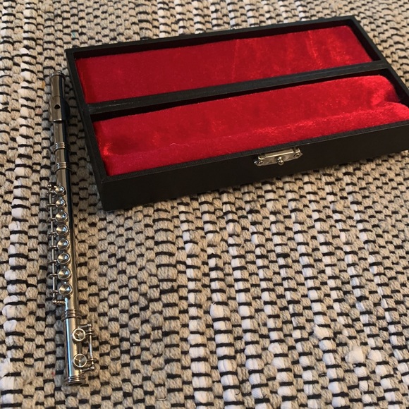 American Girl Doll Flute & Stand. Excellent Condition - Picture 13 of 16